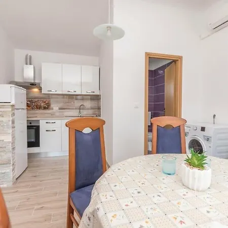 Apartman Andrija Pakostane
